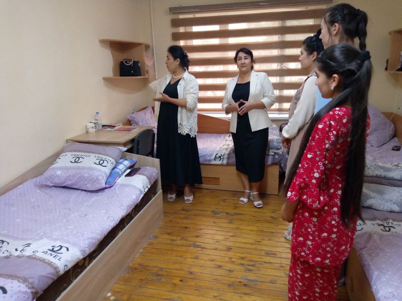 Pedagogika fakulteti Maktabgacha ta’lim kafedrasi katta o’qituvchisi N.Ismailova, Sh.Abdukarimova talabalar turar joyiga tashrif buyurishdi