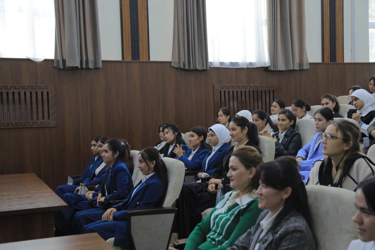 NamDPIda Talaba-Qizlar bilan Reproduktiv Salomatlik va Sog‘lom Turmush Tarzi Bo‘yicha Davra Suhbati o‘tkazildi