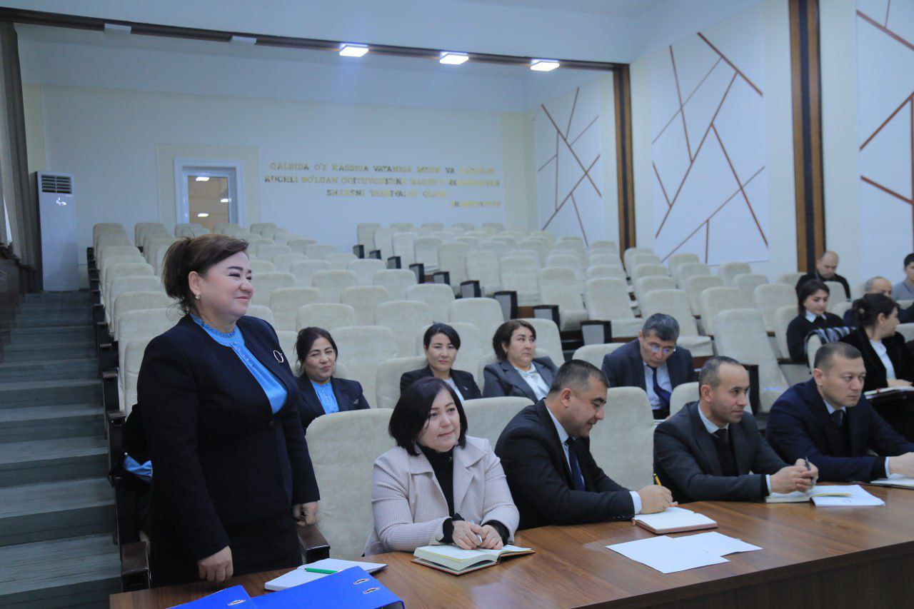 Rektorning kafedralar bilan ochiq muloqotida ilm, ta’lim va tarbiya yo‘nalishidagi  muammolar, natijalar va rejalar o‘rganilmoqda
