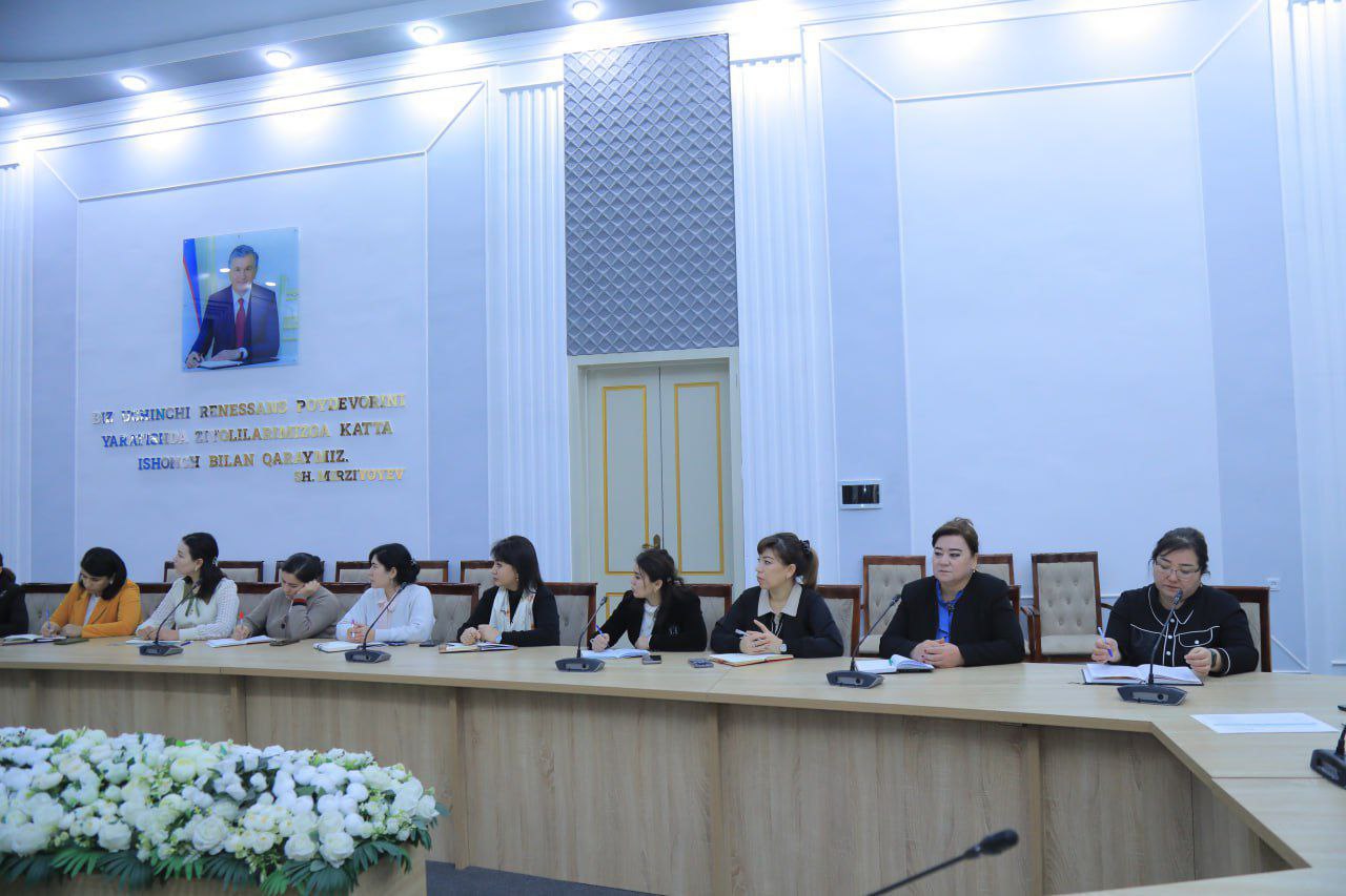 "Siyosiy-ma’rifat soati"