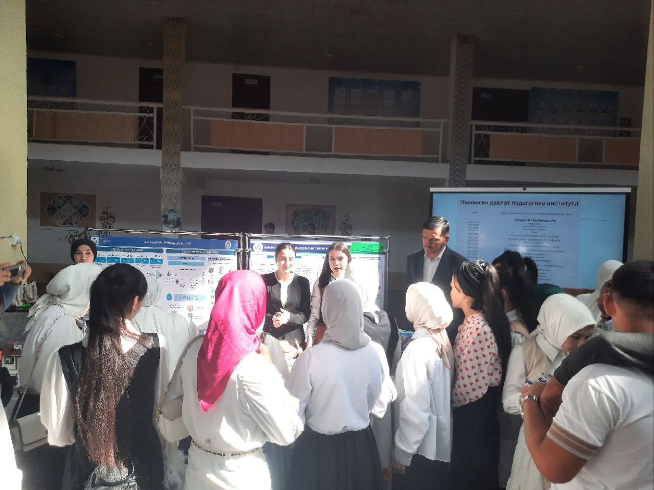 Ta'lim va ishlab chiqarish ko'rgazmasi