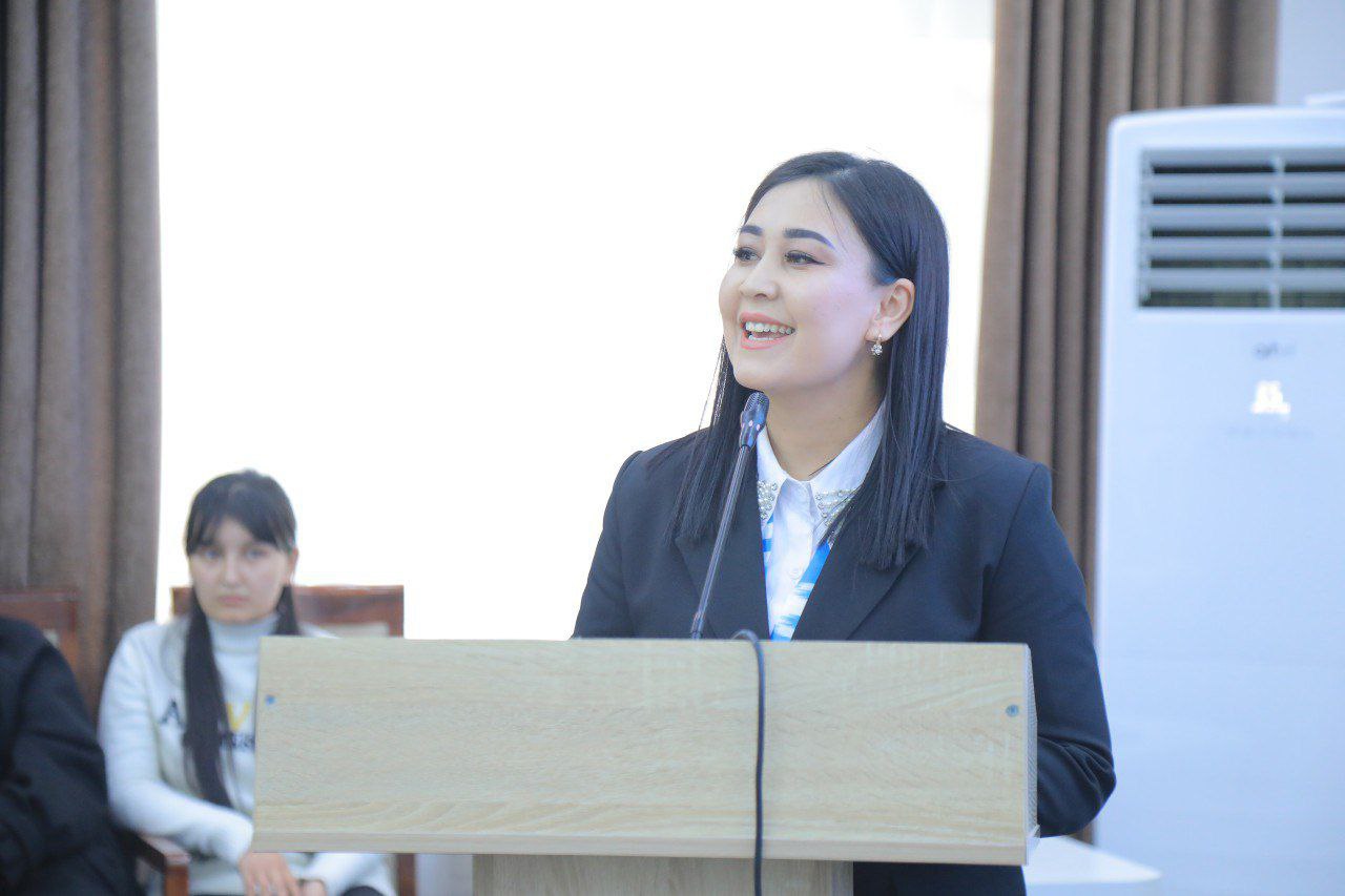 “Yoshlik bahori“ talabalar bayozining taqdimoti bo'lib o'tdi.