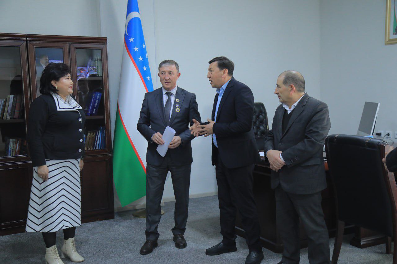"Eng yaxshi xizmatlari uchun"