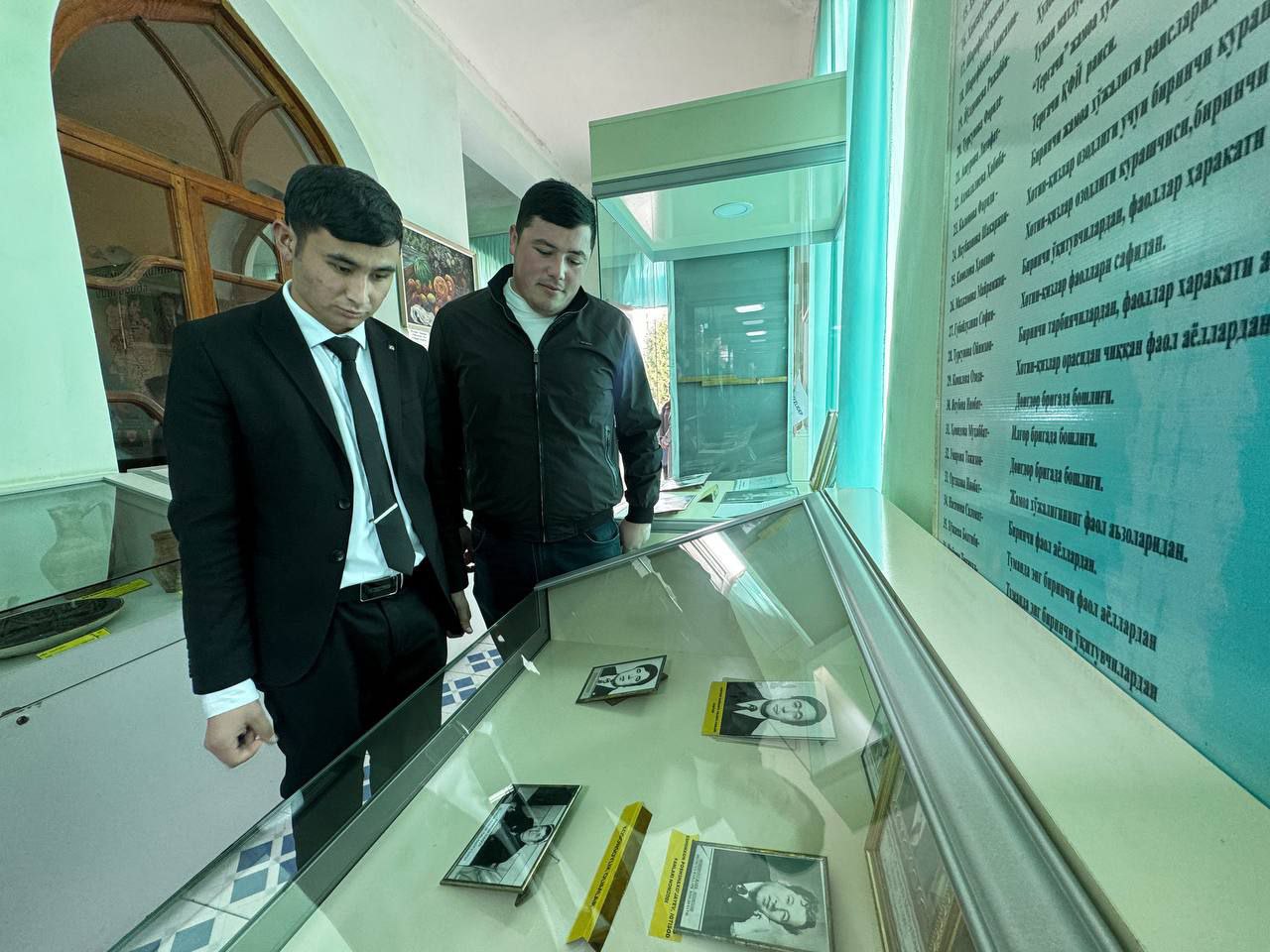 “Maxdumi A’zam maqbarasi”ga tashrif buyurdilar.