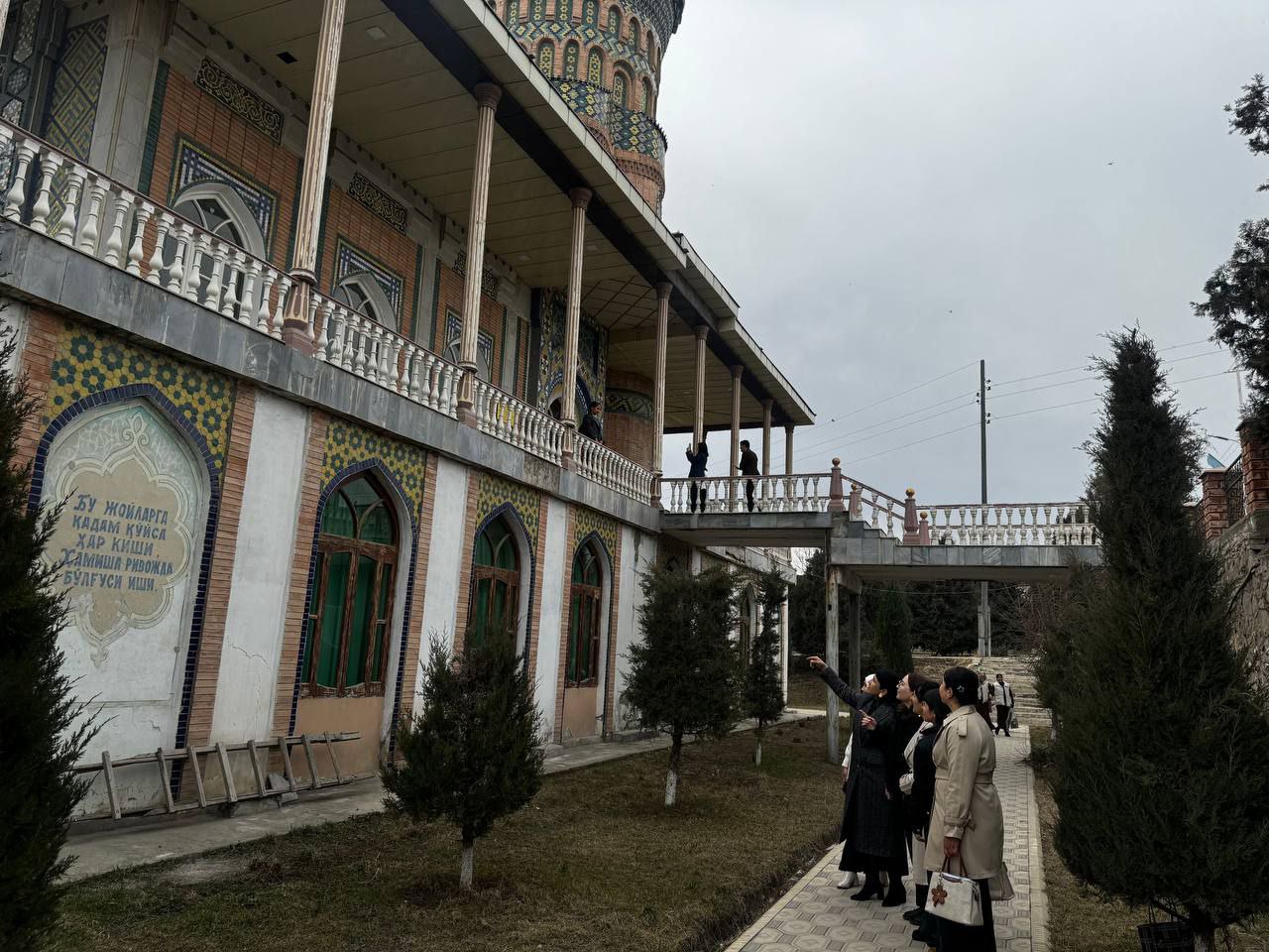 “Maxdumi A’zam maqbarasi”ga tashrif buyurdilar.