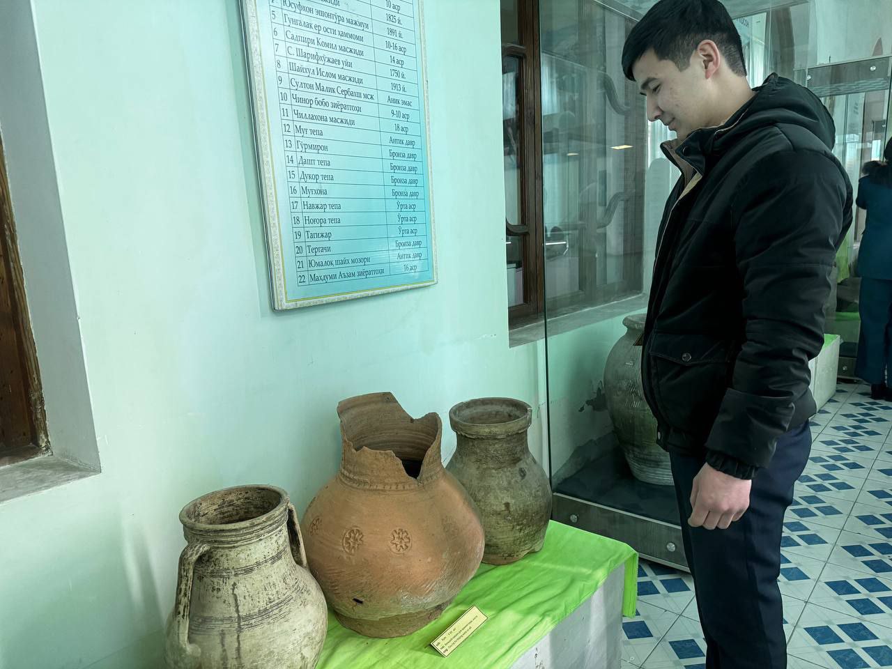 “Maxdumi A’zam maqbarasi”ga tashrif buyurdilar.