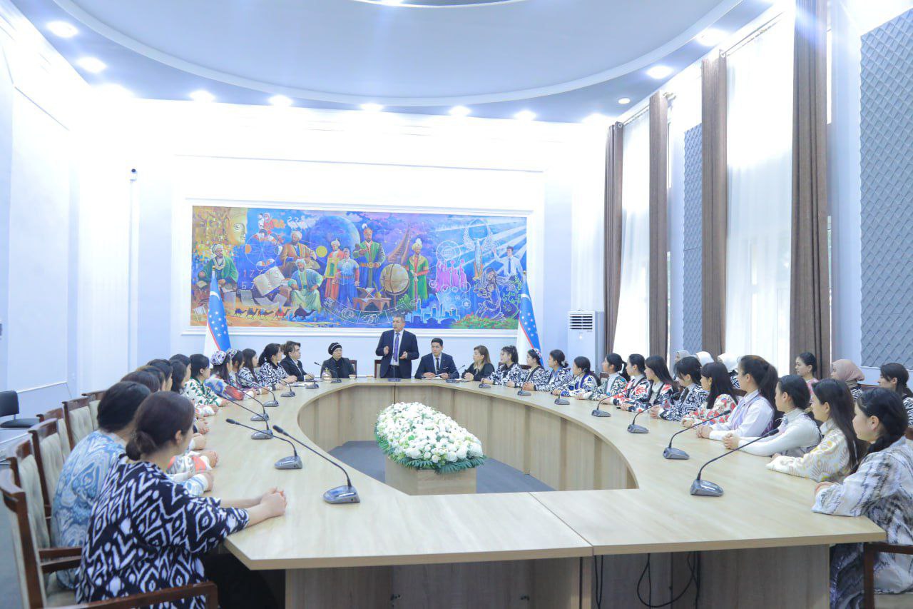 Talabalar bilan seminar