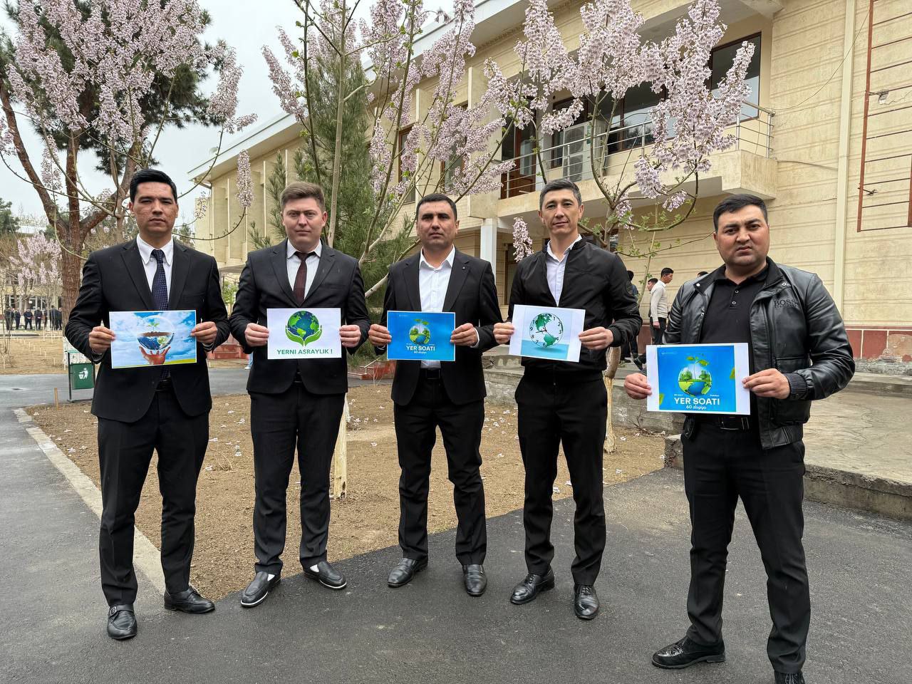 Namangan davlat pedagogika institutida "Yer soati" aksiyasi doirasida elektr energiyasi bir soatga ochirildi.