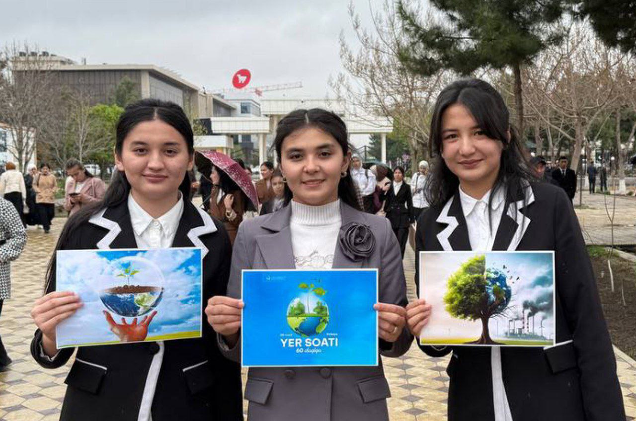 Namangan davlat pedagogika institutida "Yer soati" aksiyasi doirasida elektr energiyasi bir soatga ochirildi.