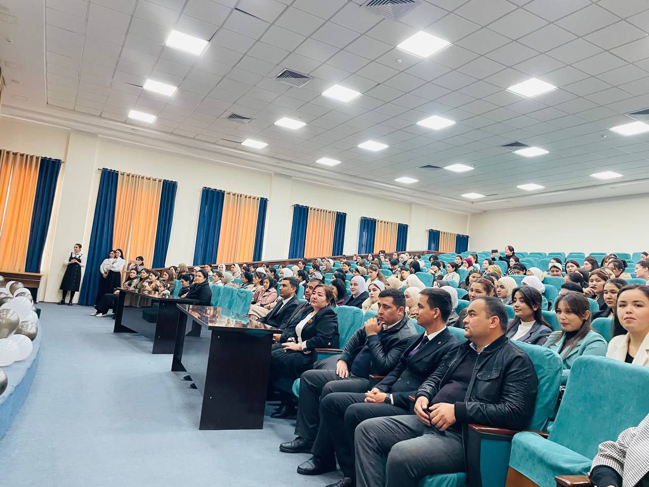“Zamonamiz qahramonlari — ustozlar" mavzusida tadbir tashkil etildi