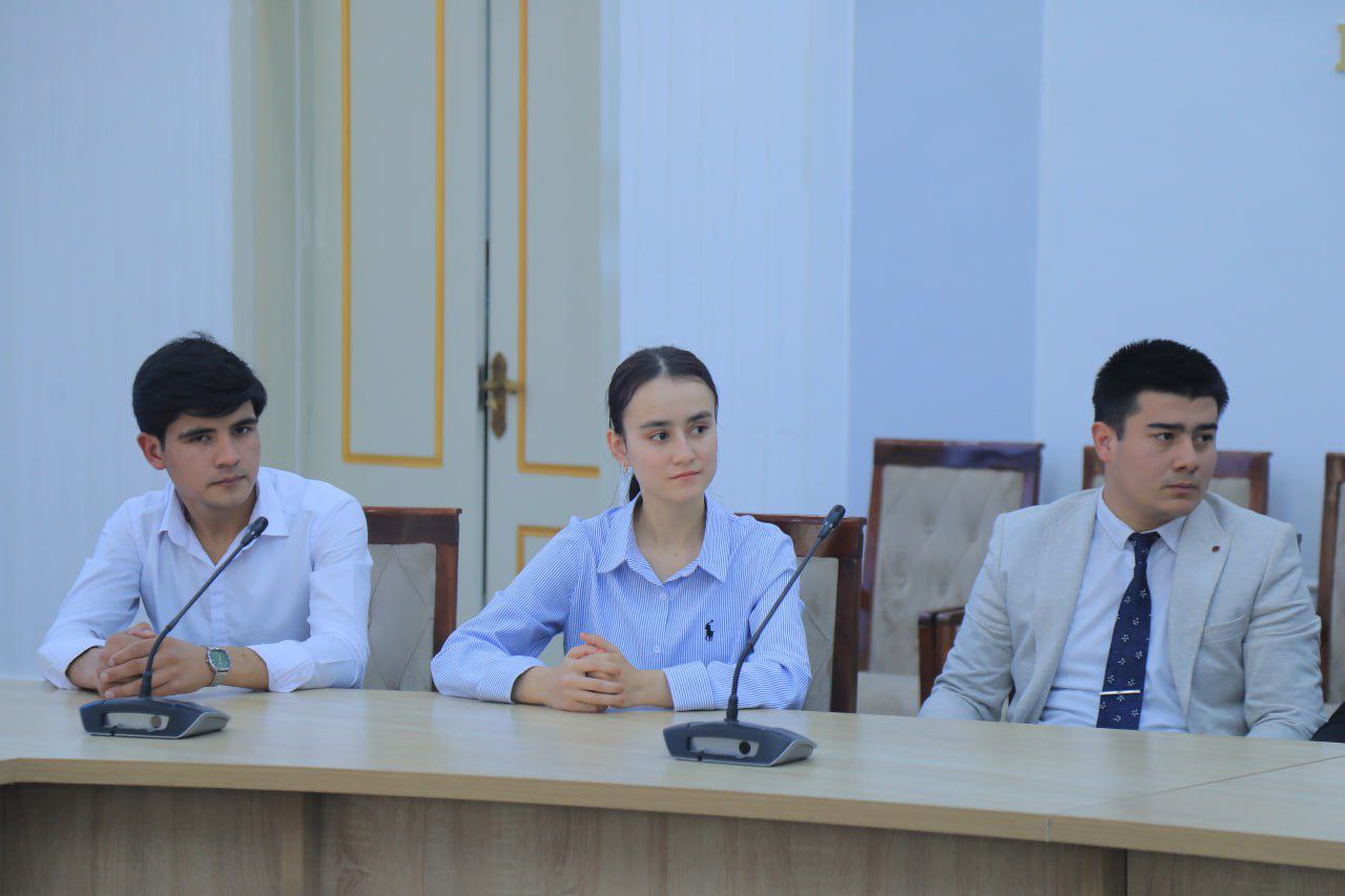 NamDPI rektori iqtidorli talablar bilan uchrashdi
