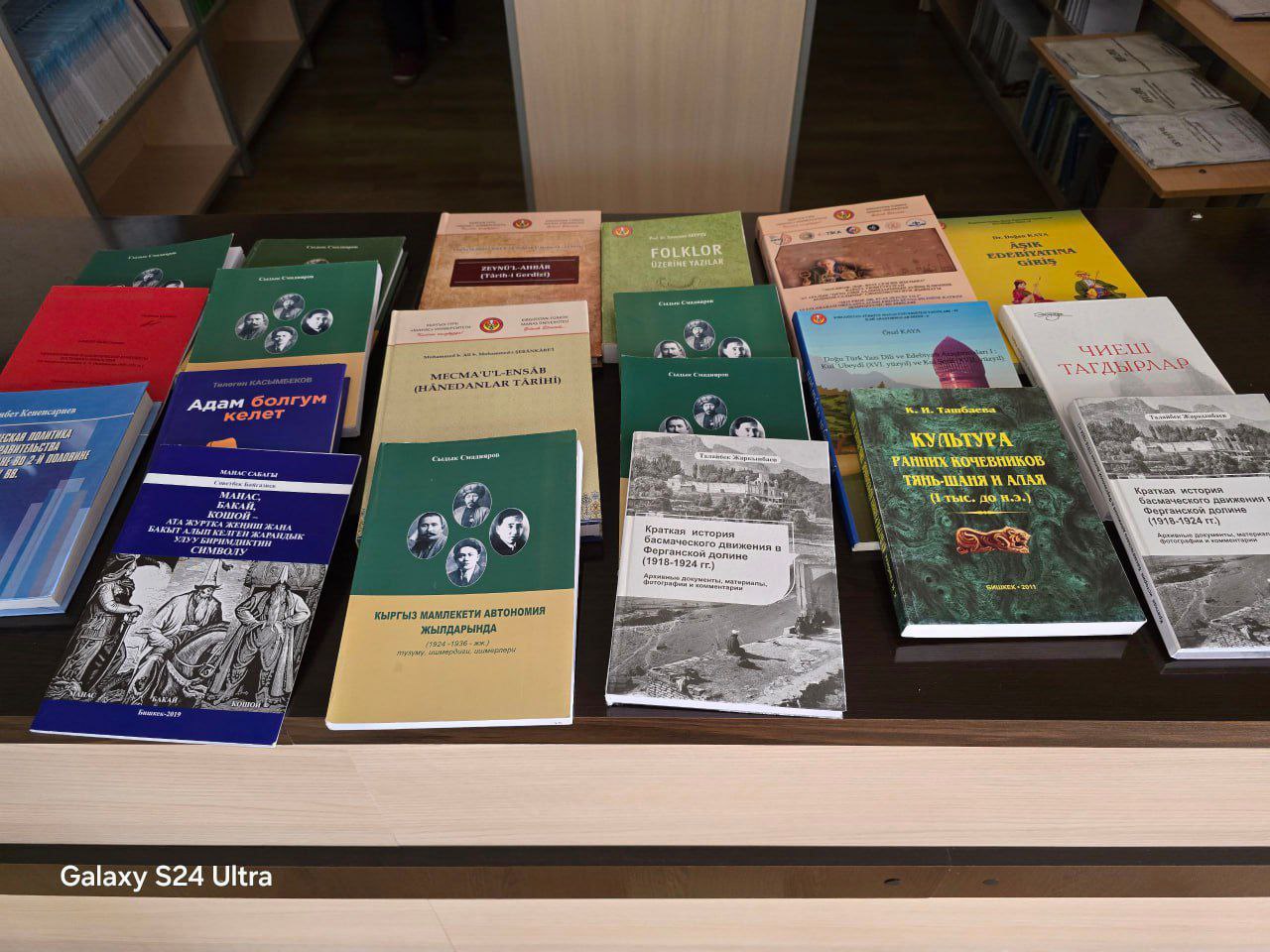 Osh davlat universiteti tomonidan o‘quv-uslubiy adabiyotlar taqdim etildi.