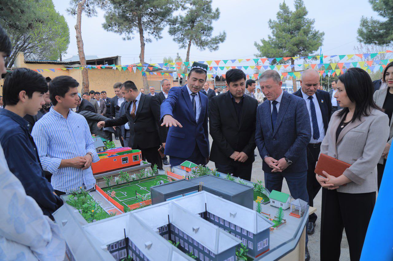 Chust tumanida joylashgan 10-maktabda tashkil etilgan oʻquv metodik markazi ochilishi marosimi