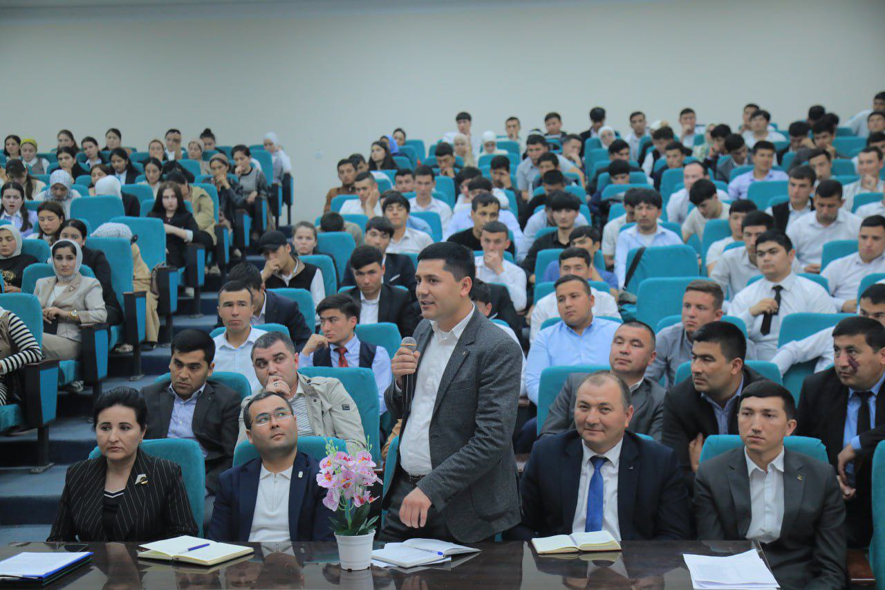 "Xalqchil davlat xizmatiga ochiq yoʻl" mavzusida "Karyera markazi" loyihasi doirasida bitiruvchi bosqich talabalari bilan ochiq muloqot oʻtkazildi