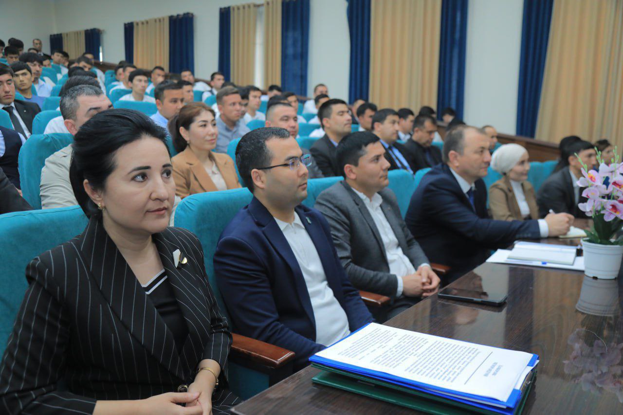 "Xalqchil davlat xizmatiga ochiq yoʻl" mavzusida "Karyera markazi" loyihasi doirasida bitiruvchi bosqich talabalari bilan ochiq muloqot oʻtkazildi