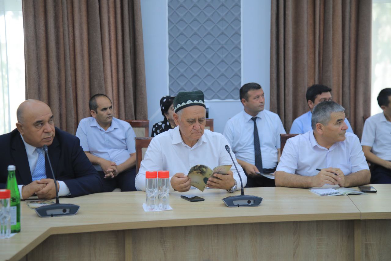 NamDPIda "Buyuklar haqida 100 ta dalil" kitobi taqdimoti  bo‘lib o‘tdi