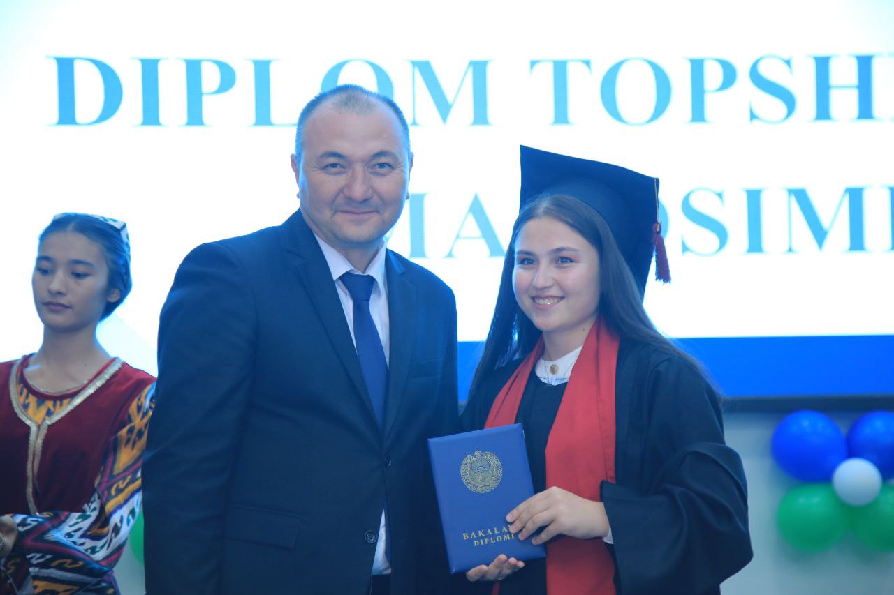 Tantanali diplom topshirish marosimidan lavhalar