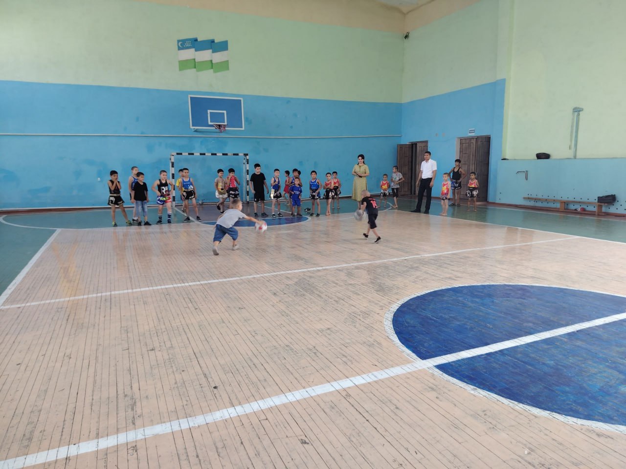 Pedagogika fakulteti tyutorlari va institut psixologi “Dolzarb 90 kun” loyihasi doirasida Namangan shahar 11-umumta'lim maktabi tashrif buyurishdi.