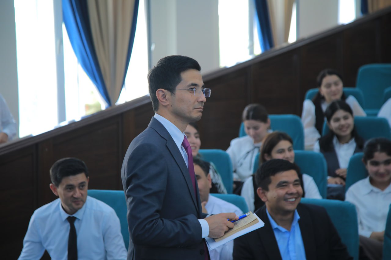 Rektor va yoshlar uchrashuvi