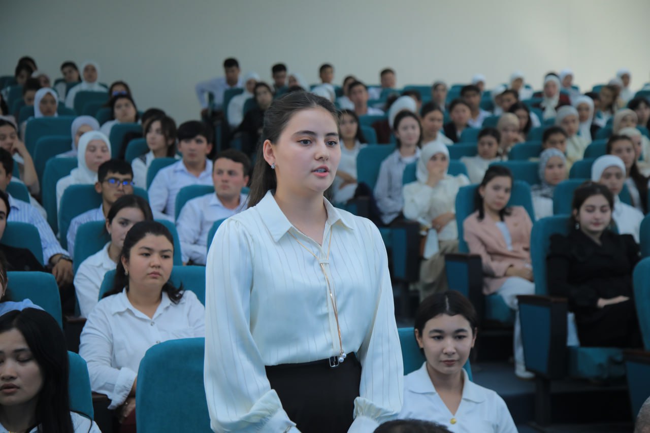 Rektor va yoshlar uchrashuvi