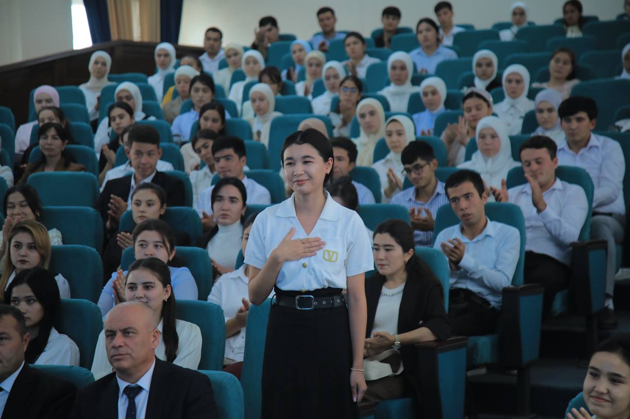 Rektor va yoshlar uchrashuvi