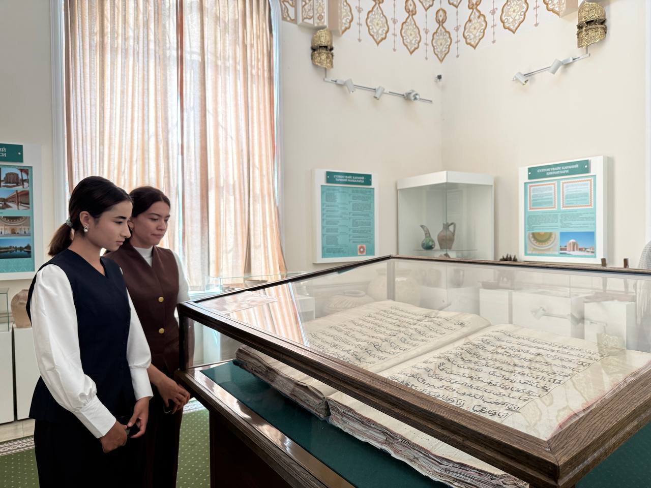 Talabalar Sulton Uvays Qaraniy ziyoratgohida