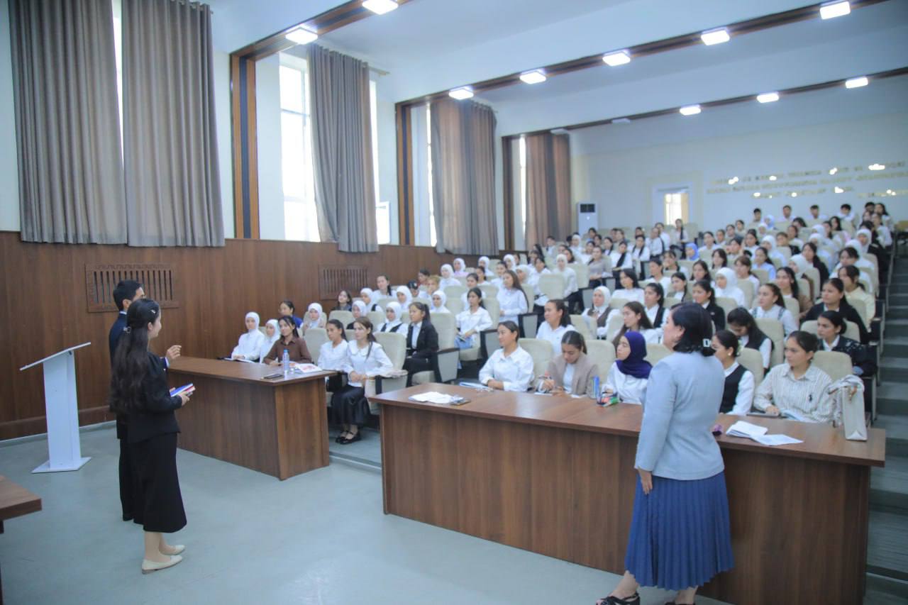 TALABALIKDAN RAHBARLIK SARI: SARVINOZ MAMADALIYEVA DEKANLIK LAVOZIMIDA!