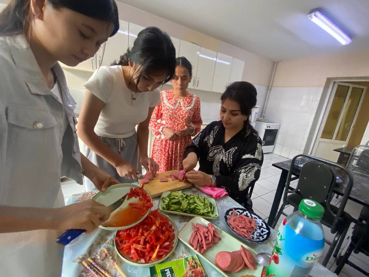 Pazanda qizlar kundaligi — mahorat va mehr