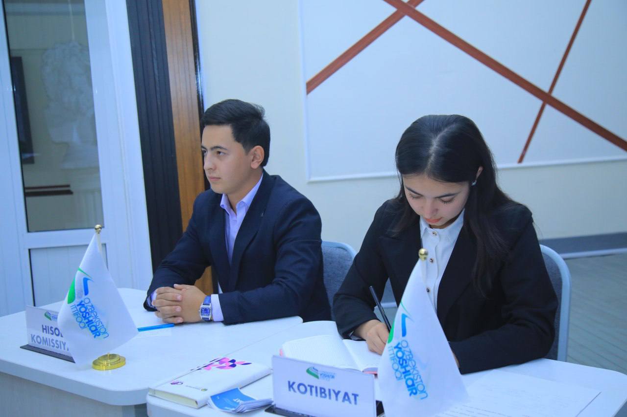 Hisobot-saylov yig’ilishida 2025/2026-o‘quv yili uchun Yoshlar yetakchisi, Yoshlar kengashi a’zolari hamda fakultet koordinatorlarini saylash bo‘yicha masala ko’rib chiqildi.