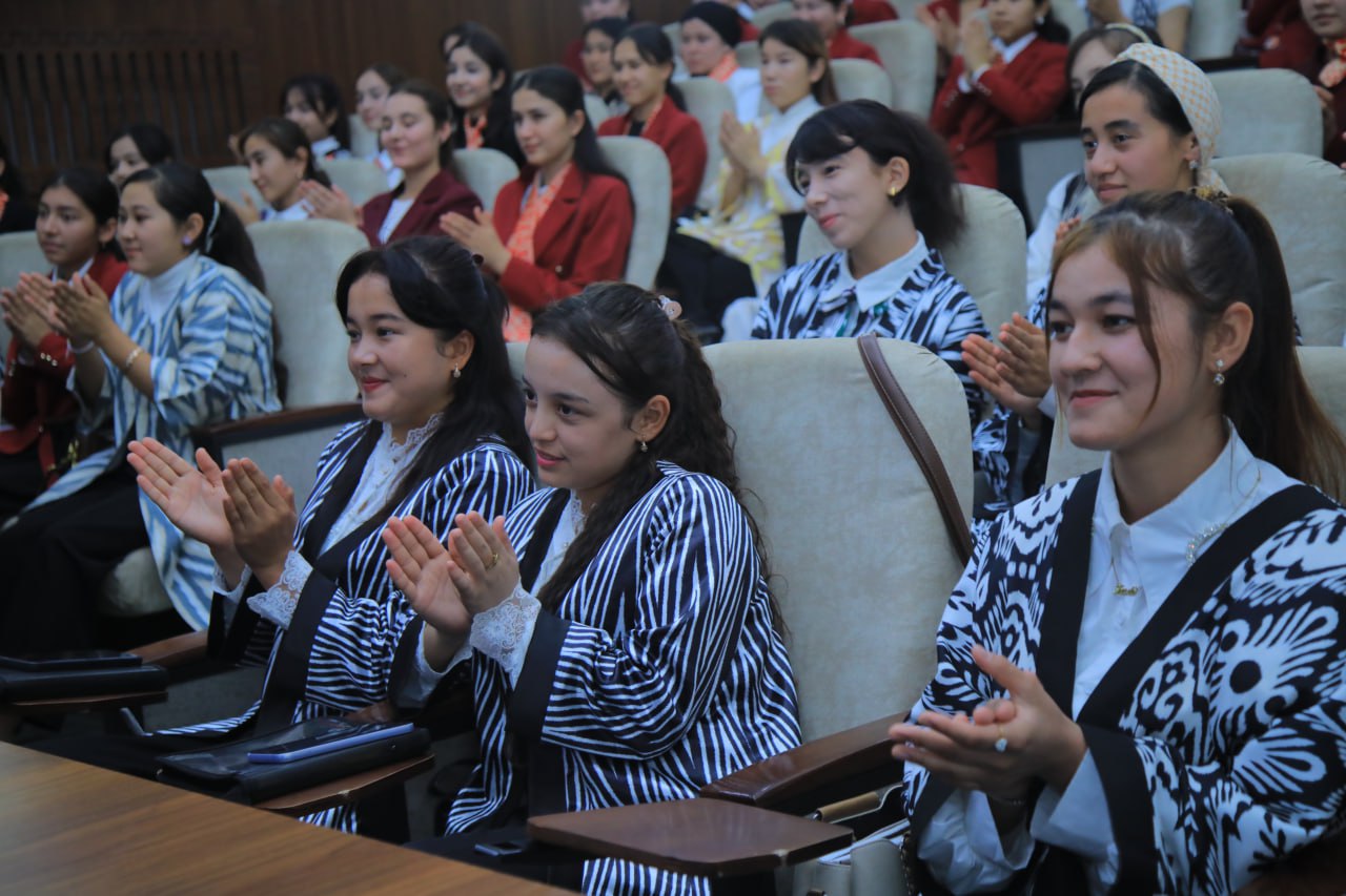 Viloyatning iqtidorli va chempion qizlari bilan uchrashuv tashkil etildi