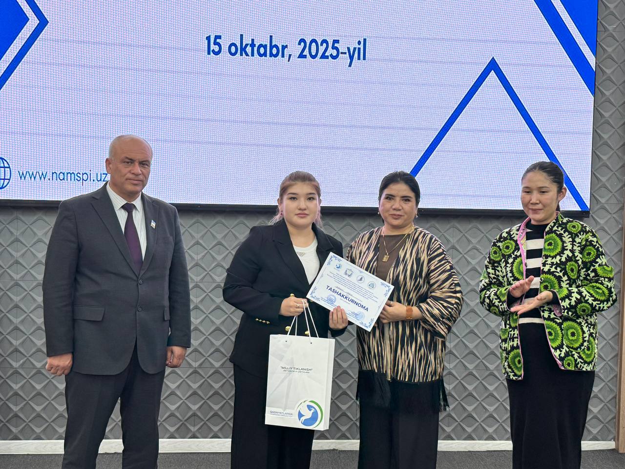 "Ommaviy diktant" tanlovi g'oliblari taqdirlandi