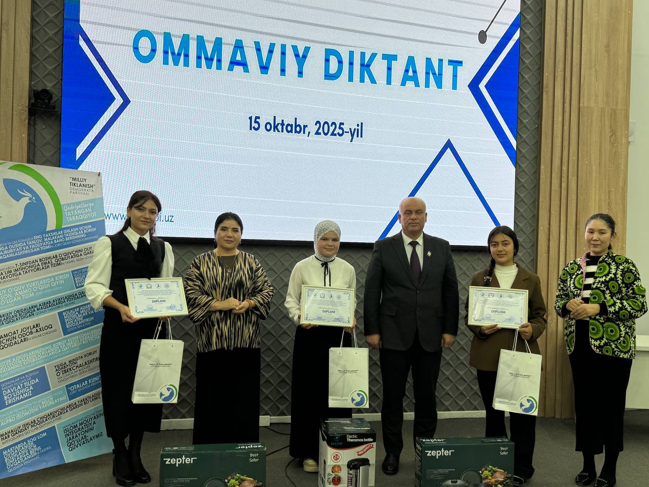 "Ommaviy diktant" tanlovi g'oliblari taqdirlandi