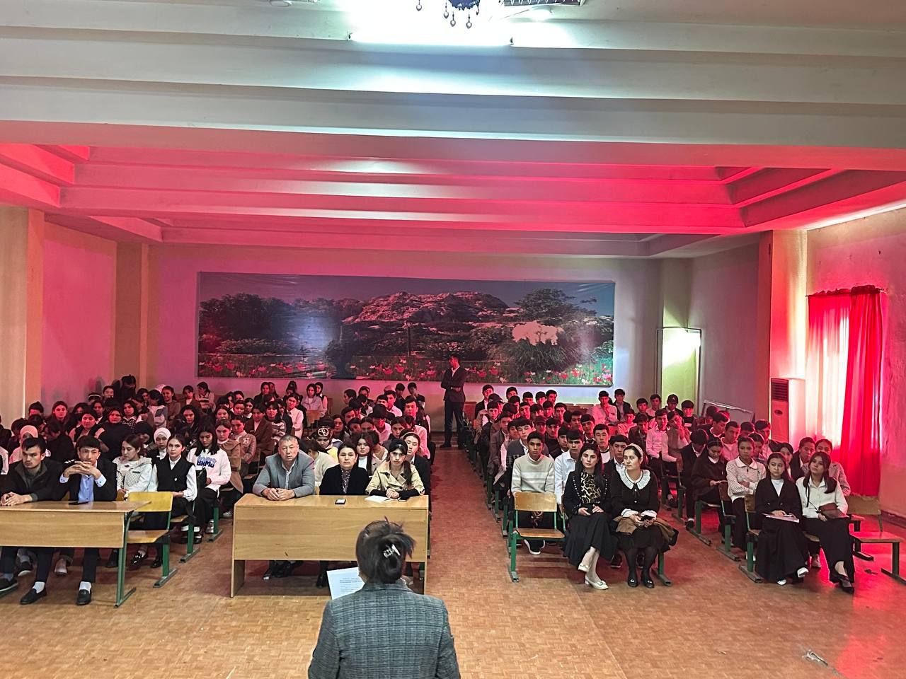 Namangan davlat pedagogika instituti akademik litseyida "Kelajak soati" darsi o'tkazildi