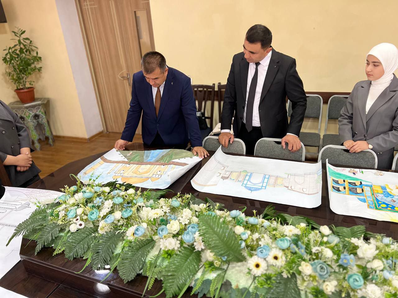 RANGLARDA IFODALANGAN TARIX