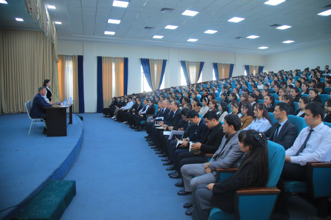 REKTOR VA YOSHLAR UCHRASHUVI