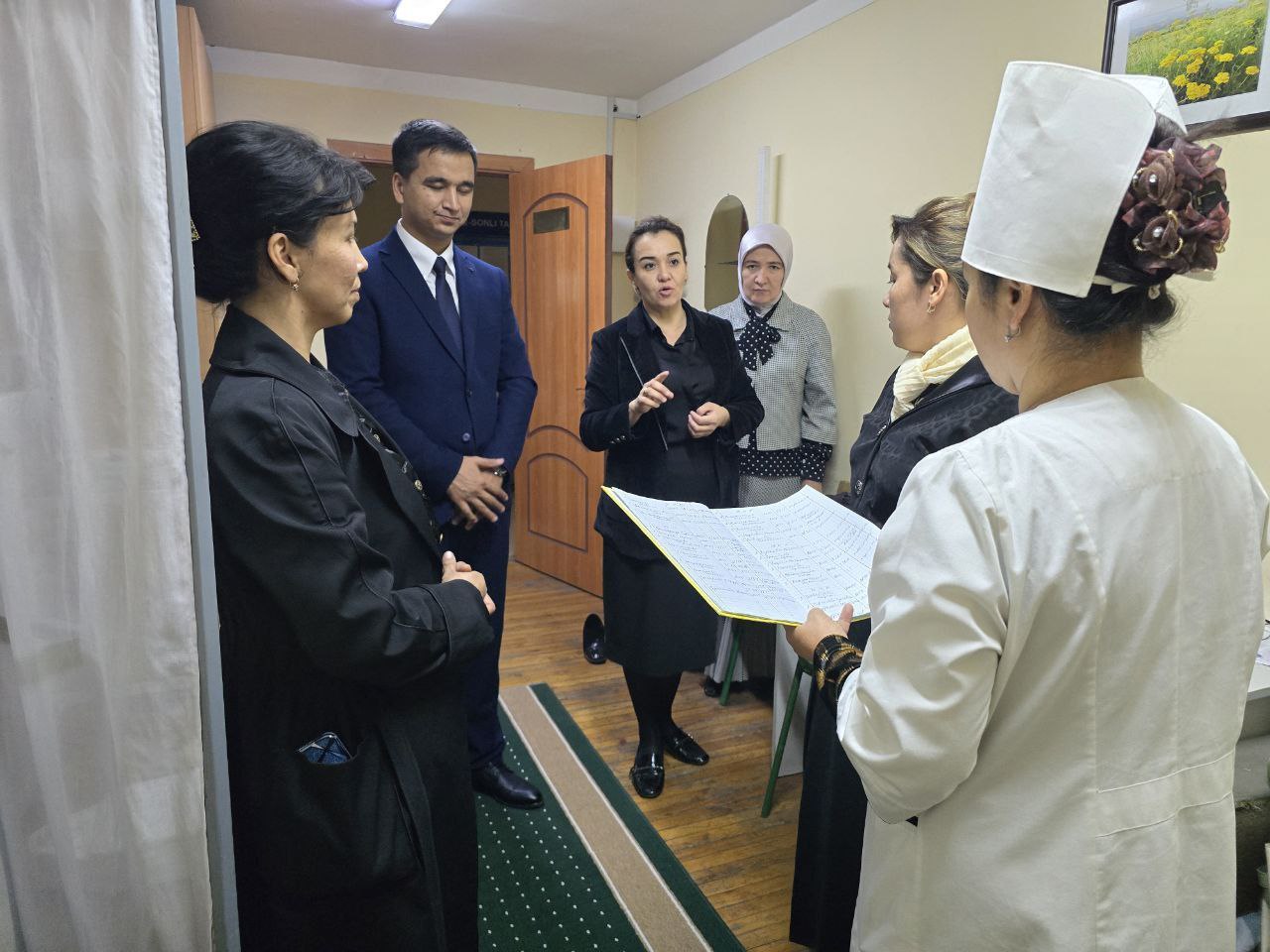 Kreativ pedagogika va psixologiya kafedrasi professor-o‘qituvchilari tasdiqlangan “TTJda kafedra kunlari” jadvaliga asosan Talabalar turar joyiga tashrif buyurishdi.