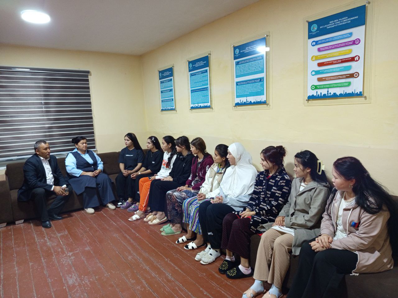 Talabalar bilan uchrashuv: turar joydagi samimiy muloqot