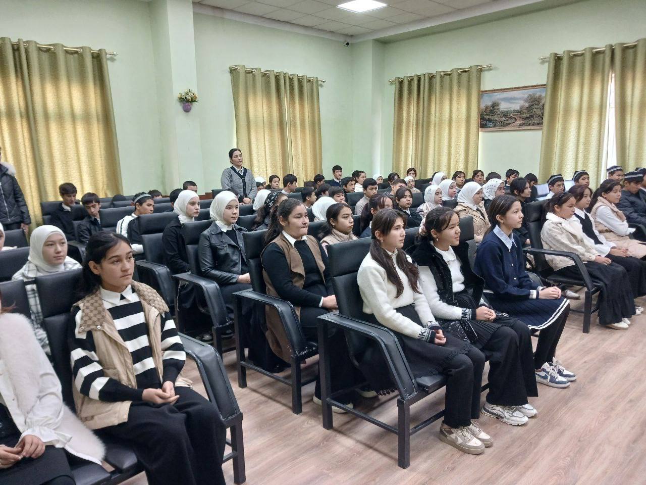 “Ma’rifat ulashib” – maktab ostonasida!