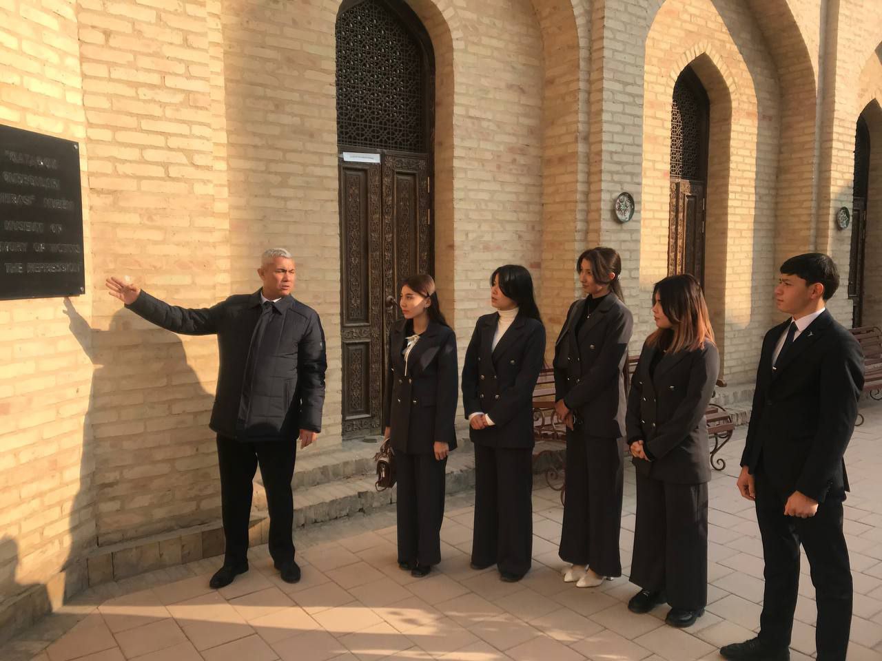 NamDPI talabalari Qatag'on qurbonlari muzeyida