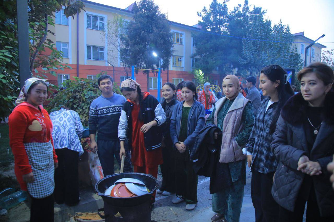 “Gulxan yorug‘ida boshlangan do‘stlik kechasi”