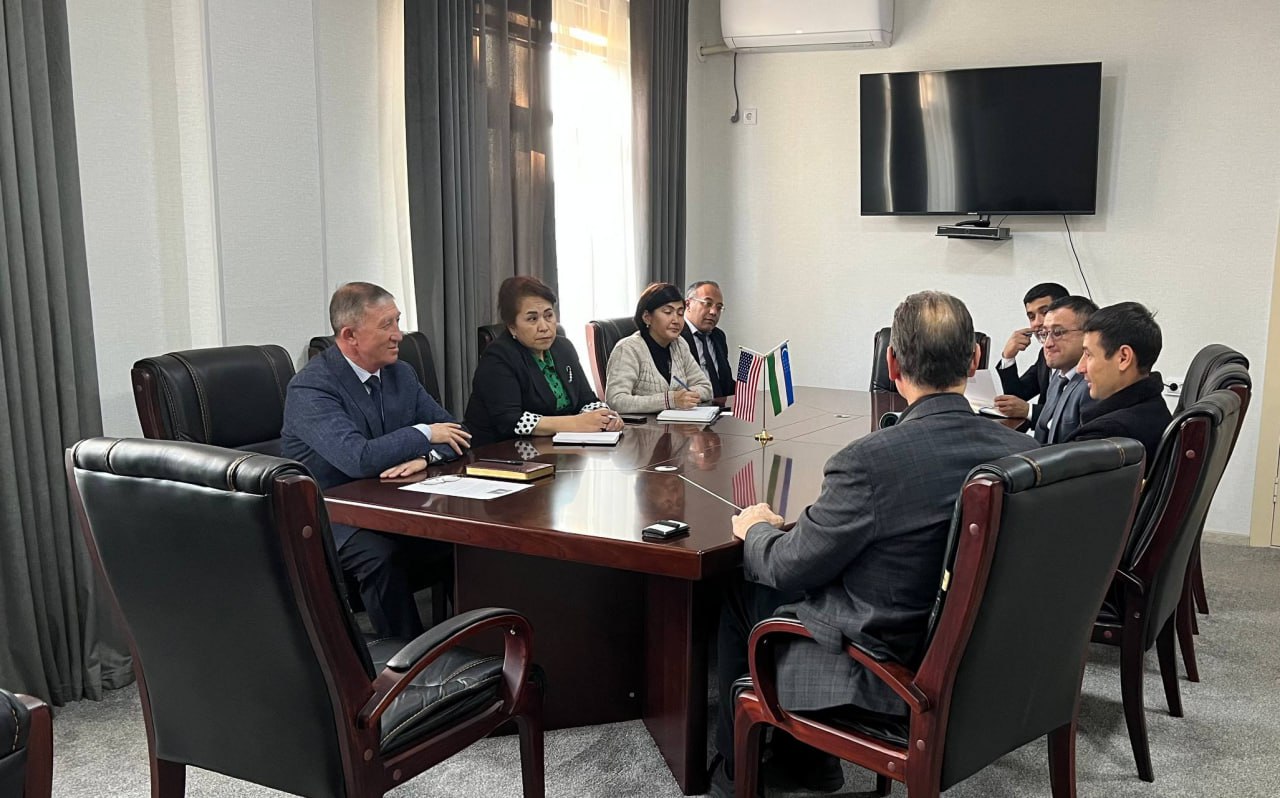 Global ta’lim ko‘prigi: Amerikalik professor Douglas Hartman NamDPIda