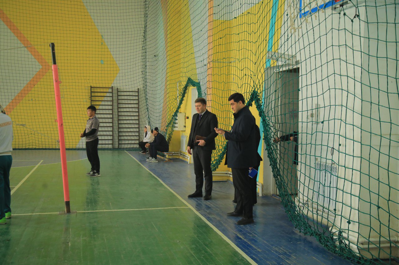 Ishchi guruh institut faoliyati bilan tanishdi: art gallery, ta’lim jarayonlari, sport majmualari va TTJ holati o‘rganildi