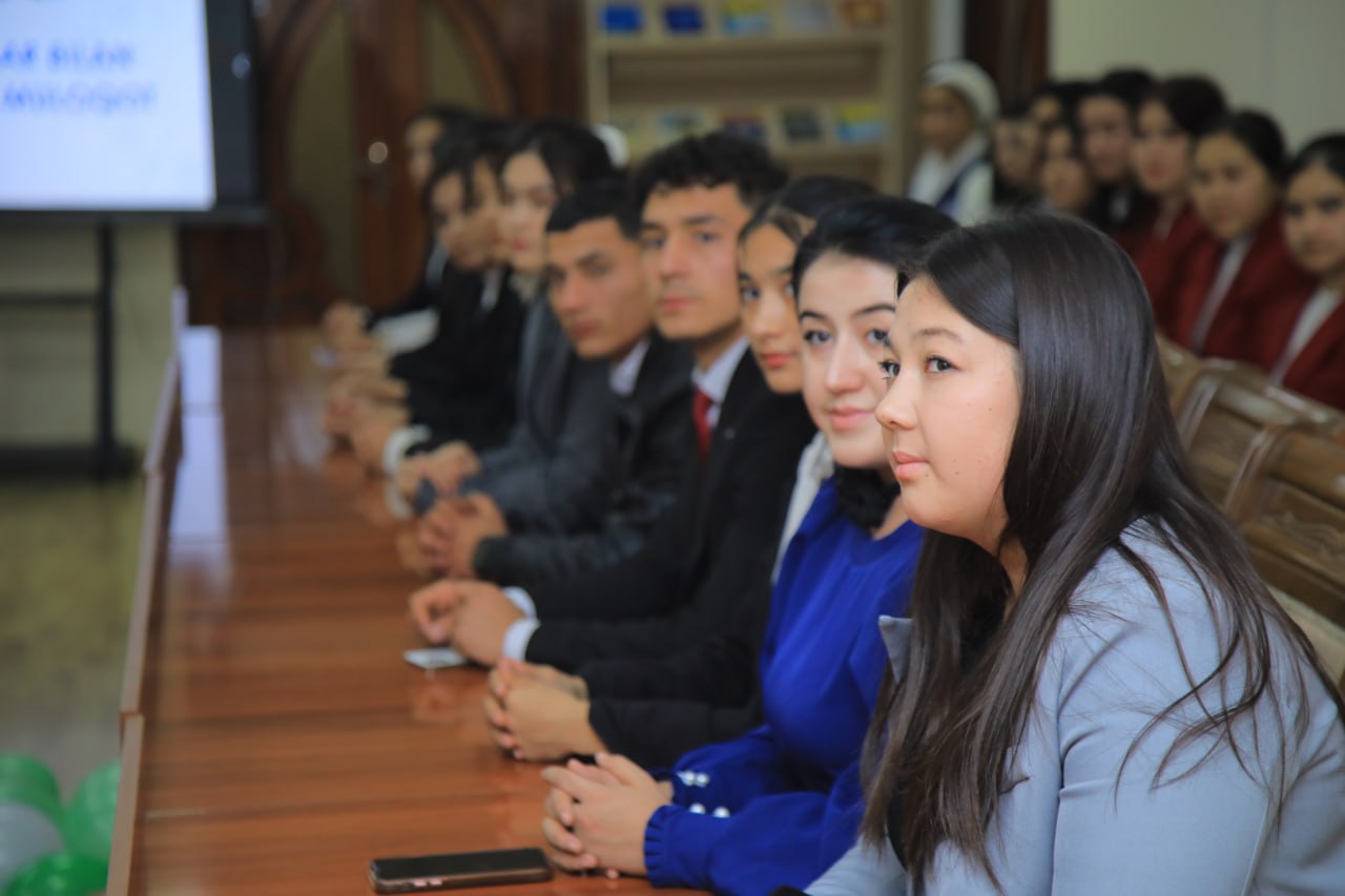 Respublika ishchi guruhi Namangan davlat pedagogika institutida faol talabalar bilan ochiq muloqot o‘tkazdi