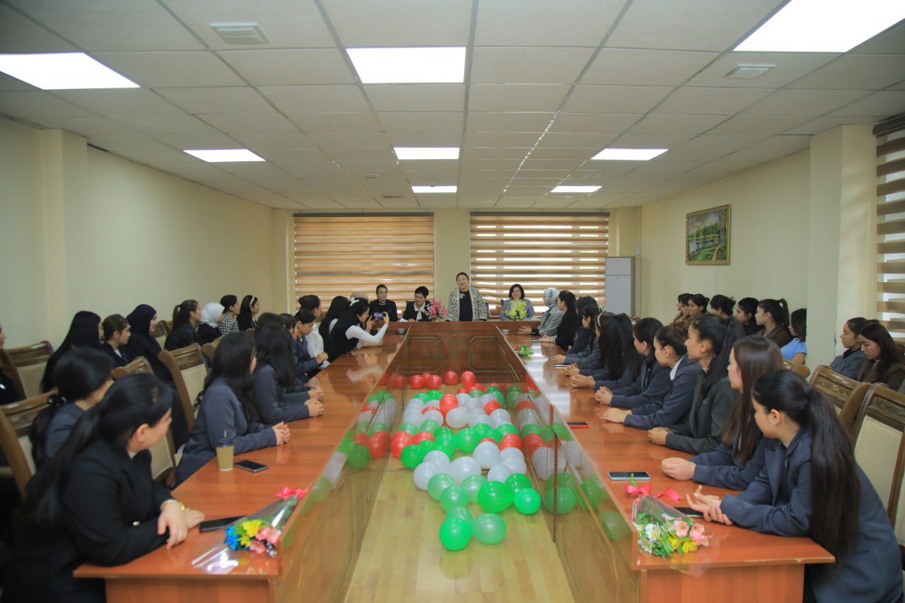 "Xalqaro psixologlar kuni" munosabati bilan “Ardog‘imizdasiz, aziz ustozlar” mavzusida iliq va maʼrifatga boy davra suhbati bo‘lib o‘tdi.