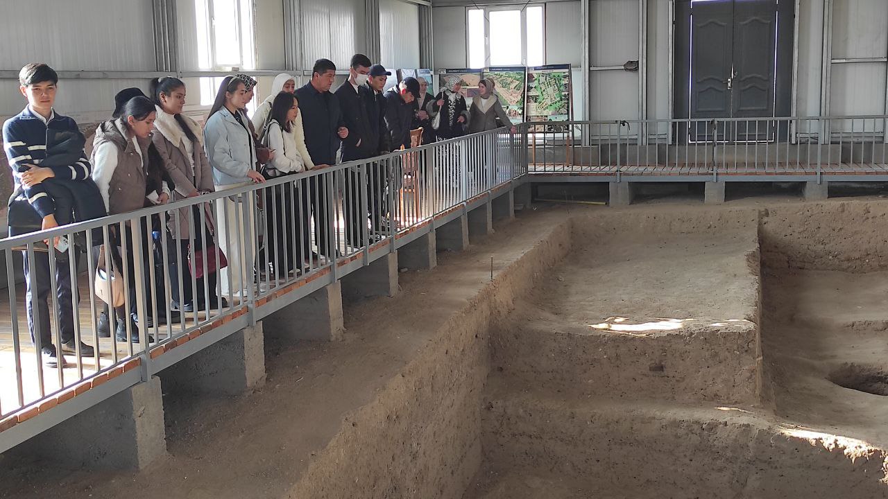 TURIZM TALABALARI AXSIKENTDA: TARIX VA AMALIYOT UCHRASHGAN NUQTA