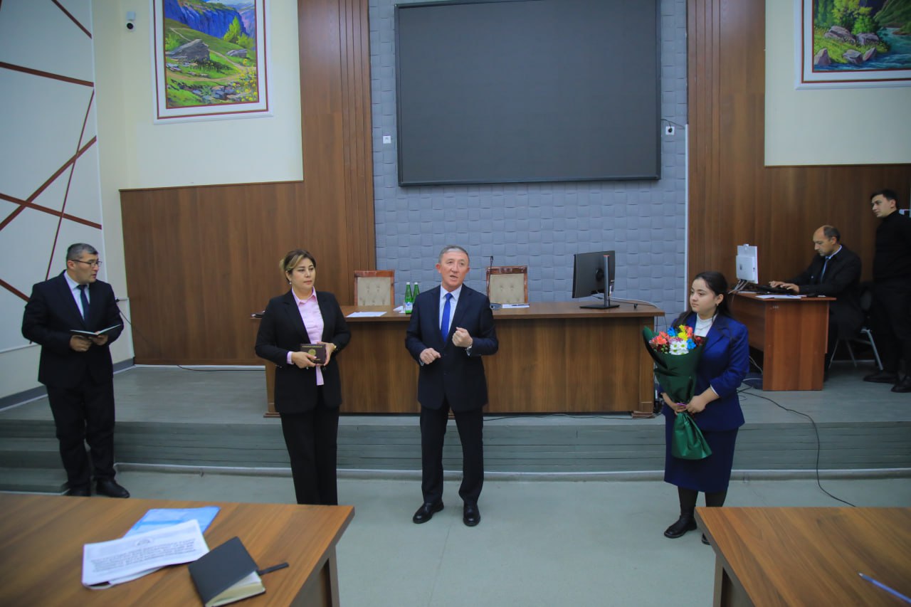 Ilmiy darajaga erishgan ustozlar taqdirlandi