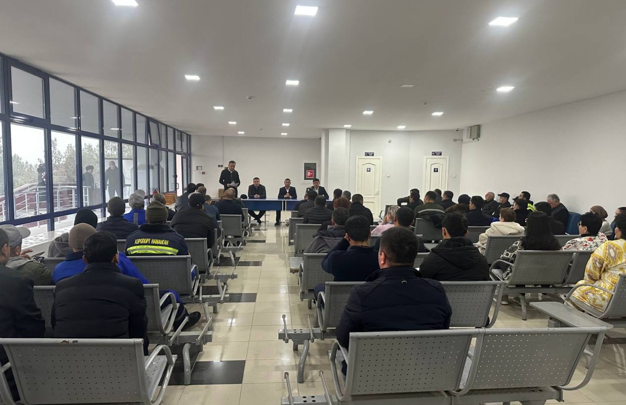 Namangan xalqaro aeroportida ma’naviyat va axborot soati o'tkazildi.