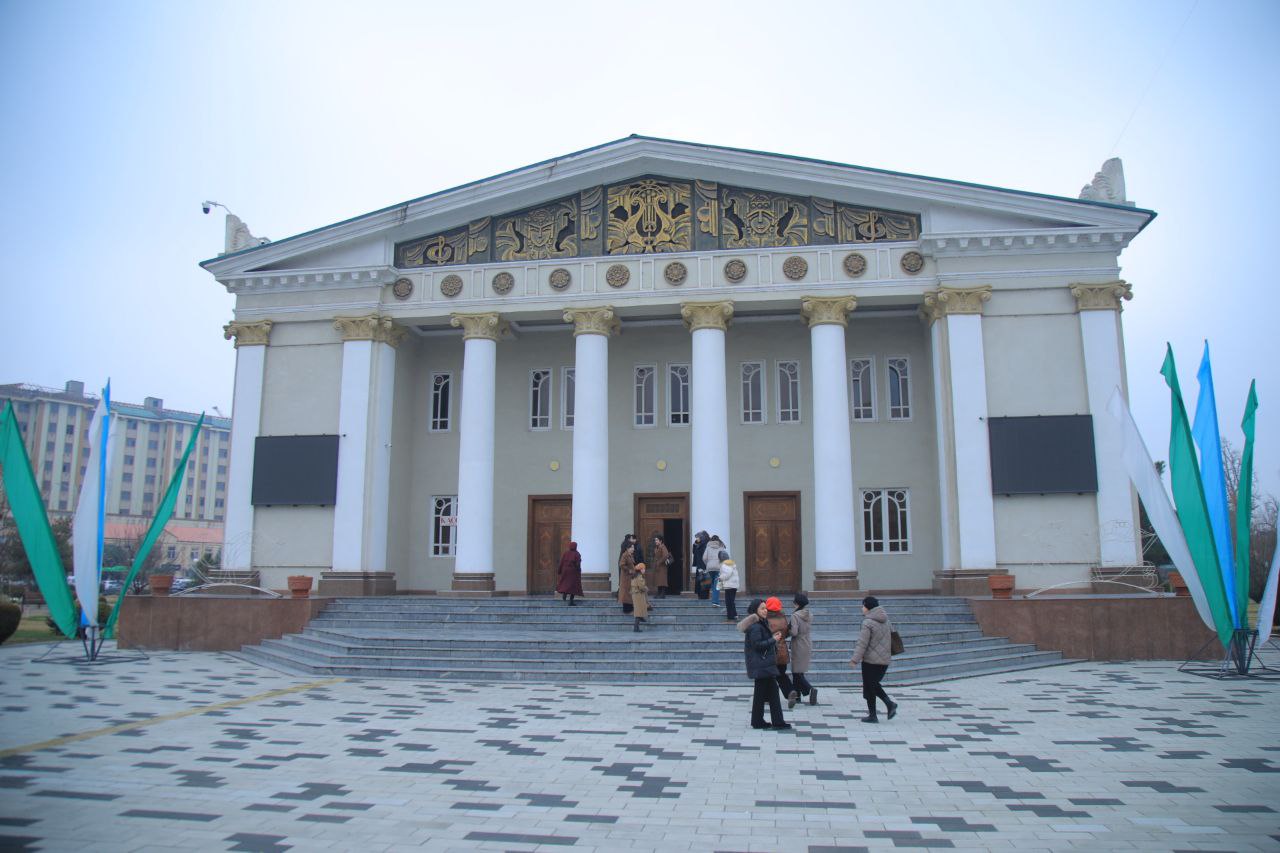 IQTIDOR VA MAHORAT NAMOYISHI TEATR SAHNASIDA!