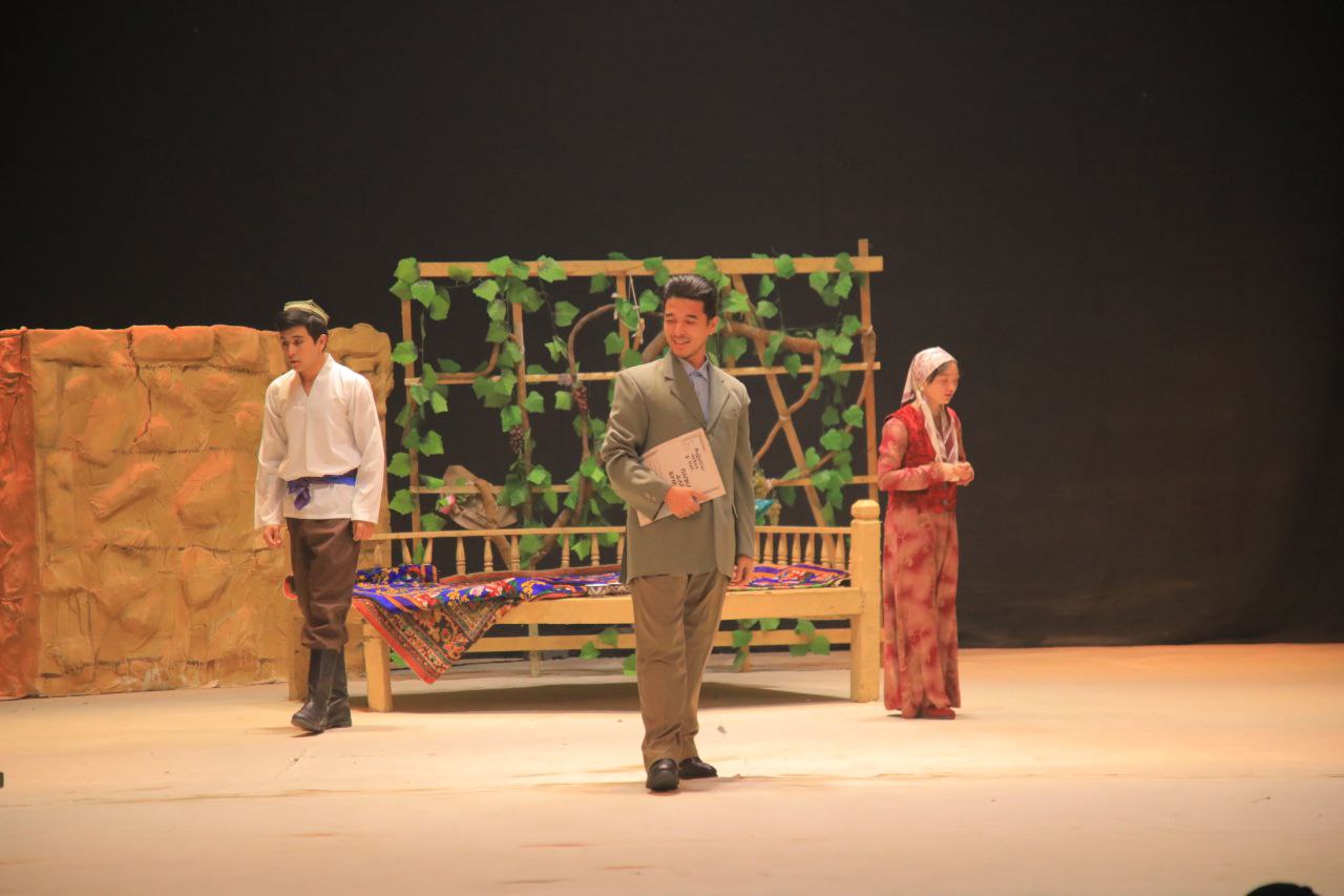IQTIDOR VA MAHORAT NAMOYISHI TEATR SAHNASIDA!