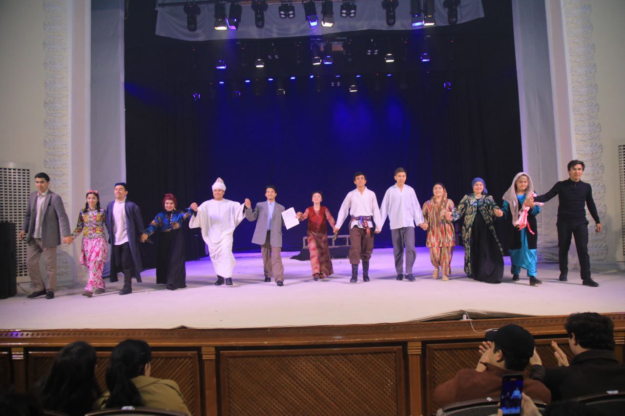 IQTIDOR VA MAHORAT NAMOYISHI TEATR SAHNASIDA!